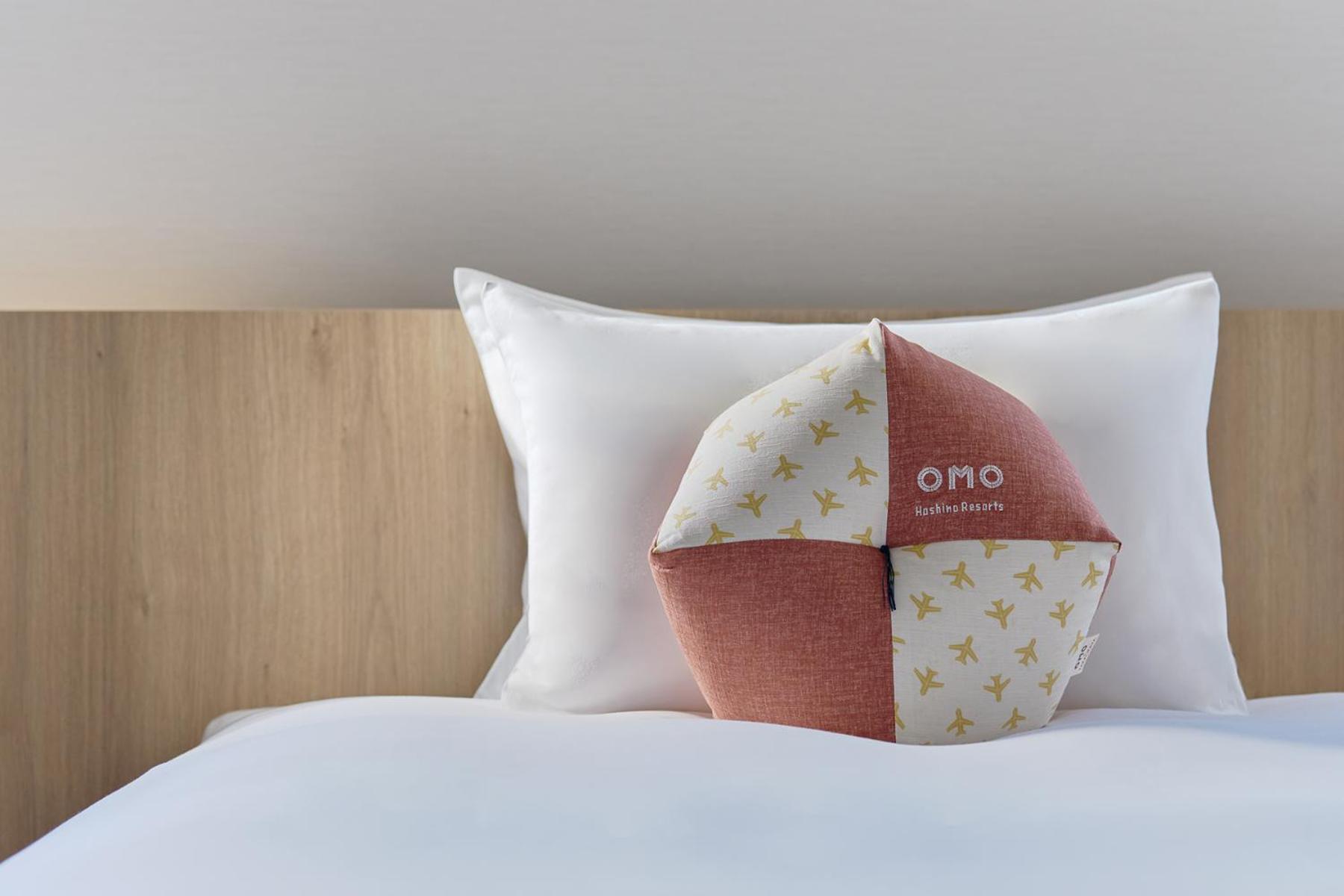 Omo Kansai Airport By Hoshino Resorts 이즈미-사노 외부 사진 OYO branded pillow